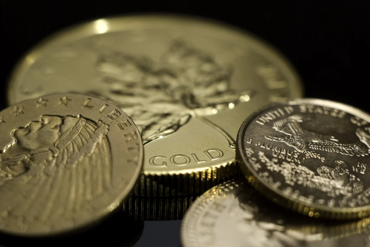 Gold Plunges to Two-Week Low as Middle East Escalation Drives Oil Higher and Fed Inflation Fears Mount